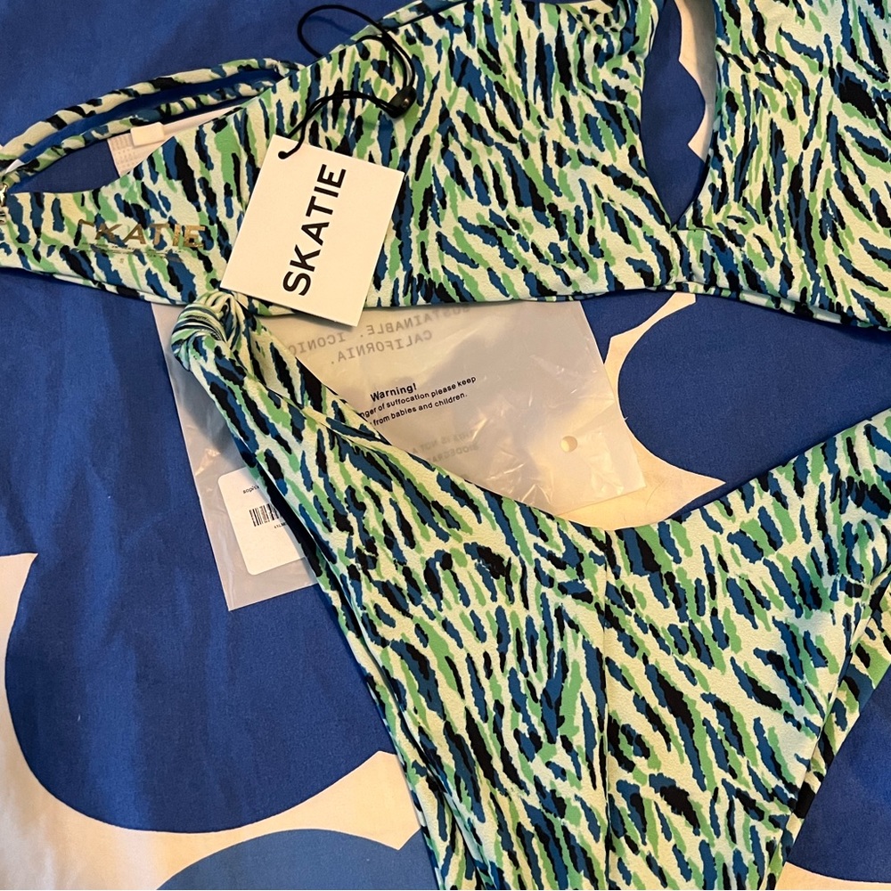 Skatie Sophie top S and Suzanne bottom M, Cloudbreak print